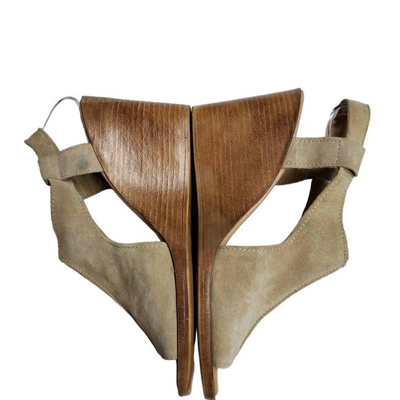 Barbara Barbieri beautiful 100% Sueded leather made in Italy wedge sandals. - Picture 3 of 12